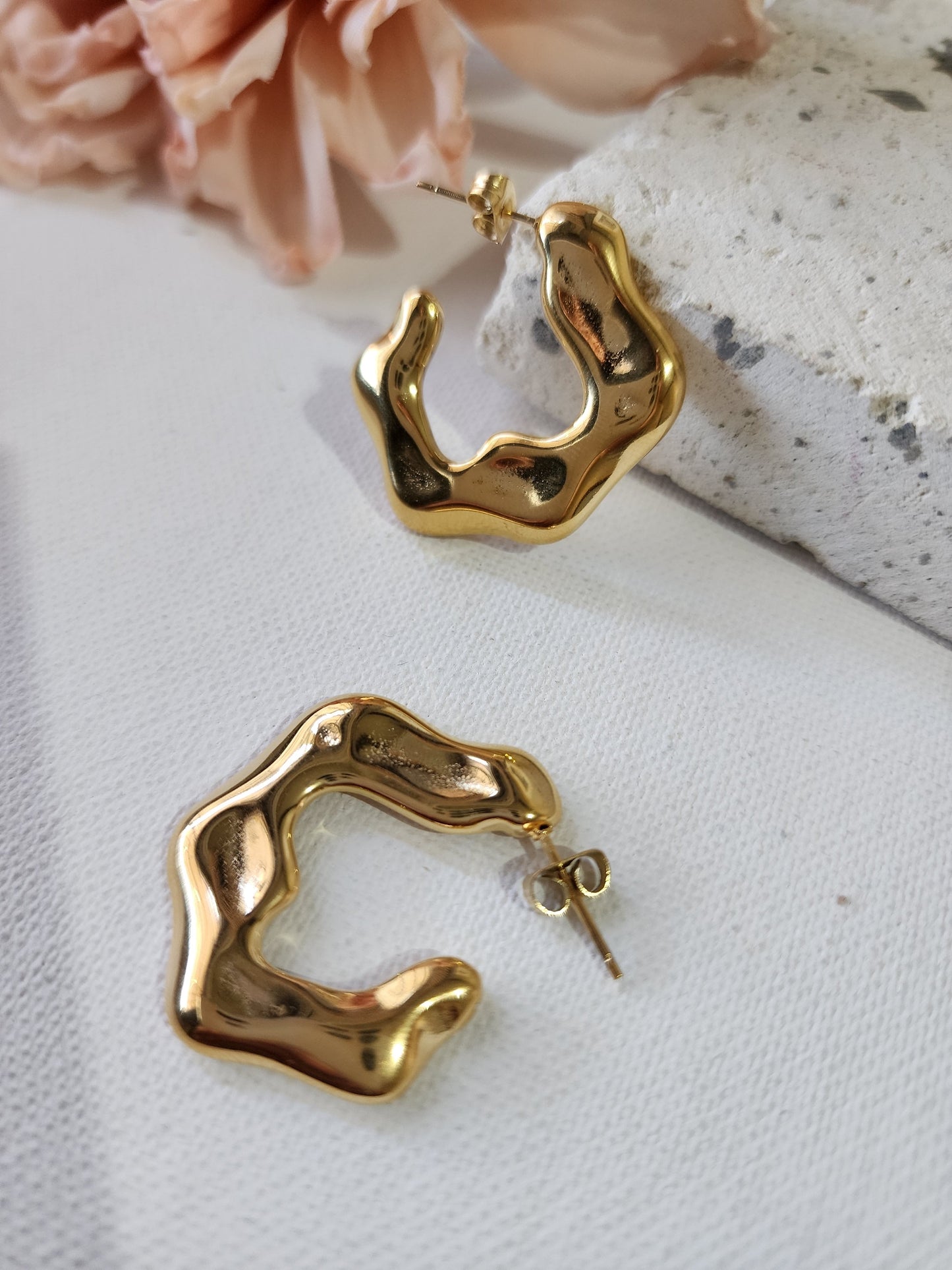 Maricela Hoops