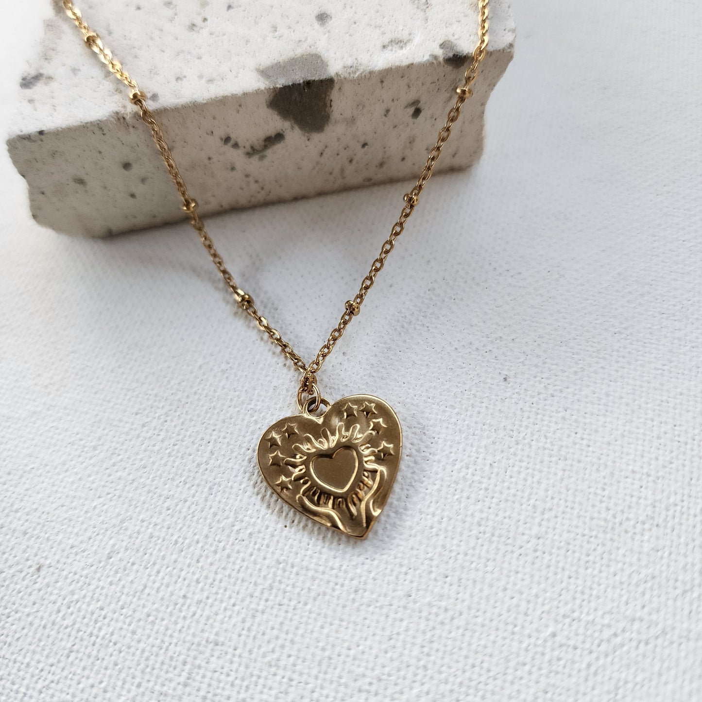 Collar Corazón relieve