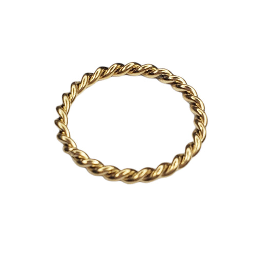 Anillo Twisted M